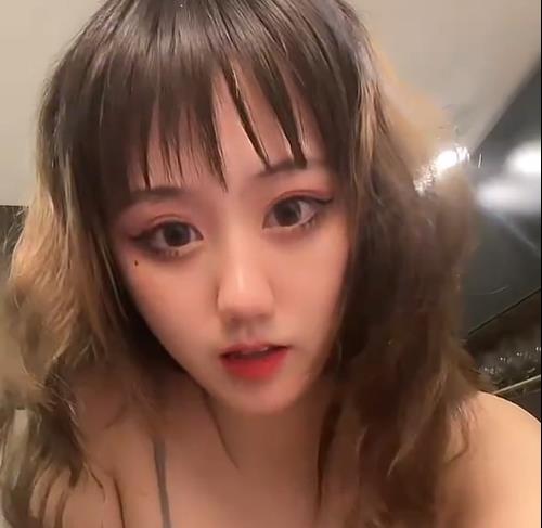 《疯狂抖音：播着播着就封了》121V530M精彩表演吸粉搞笑