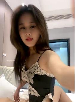 小仙女李鹿林自拍视频推荐，时长精准完美身材嫩，玩的很开