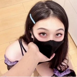 恶魔娇妻黑丝女郎厨房引诱，1V-300M视频更新，女主口罩身材姐姐观看