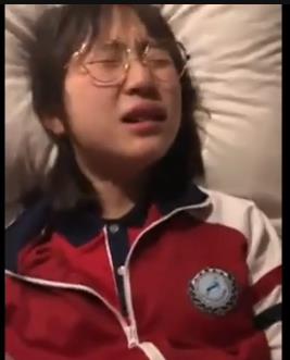 河南实验中学眼镜L莉自拍视频曝光，时长1小时03分，含广告水印，观看下载资源