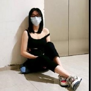 楼梯战神：小情侣居民楼道挑战视频1V-1.2G，火爆热话题资源下载观看