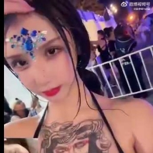 金伊娜三明治三人游短视频，封号名场面吹B，抖音号观看