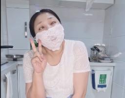 熟女妈妈自拍桃子冰短片，观看30W+播放量