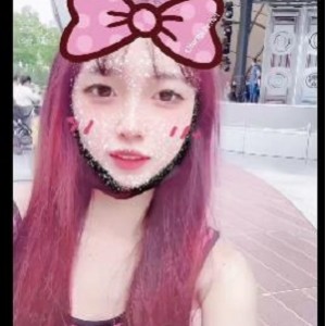顶级艺术家娜娜a自拍地铁景区真爱屋，光明正大展示！