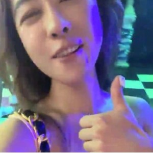 健身达人桃桃：夜店牛郎密码房抖音表演，翘臀吸引大家关注