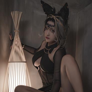 130张唯美系狼少女Cosplay图集，作者自拍，1.6G容量，仓可贴保护