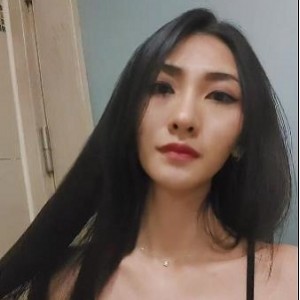 FannyLy生日会合集：闺蜜自拍特写用嘴视频9个，包含洋男友无保护表演