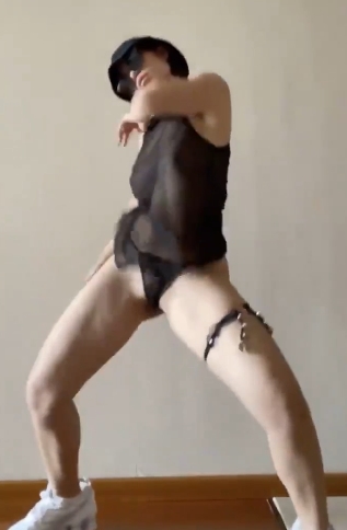 网红女战士夏甜推特作品集,丰满身材健身视频2.57G