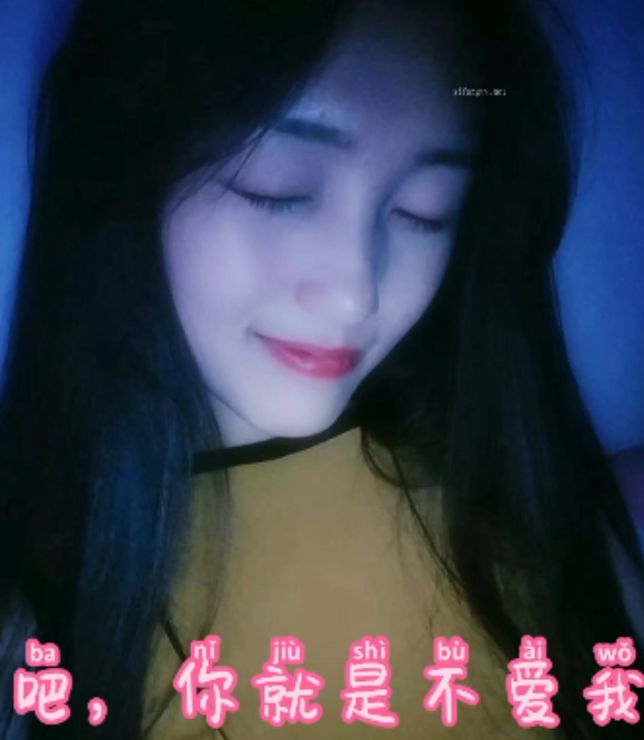为你带来“抖音风和视频加字幕合集V448P无+7.8GB”,内含长视频和多个短视频,共计7.8GB大小。该视频合集有丰富的字幕和旁白,展现了各种时尚服装和流行舞