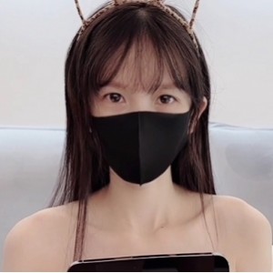 粉色COSPLAY妹子舔食棒子1V600m百度盘下载