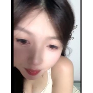 学生妹福利姬自拍视频资源下载，车灯包包惹人注目，直播新人火爆