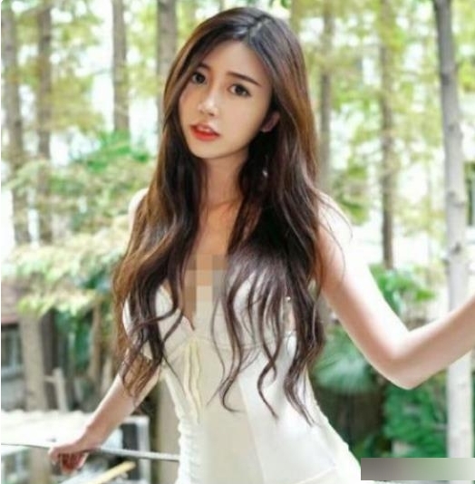 的魅力无可抵挡,她的户外作品更是让人心动不已。大合集中包含了17套资源,总计1.3G,每一帧都是精彩的画面。快来感受这位御姐轻熟少女的魅力吧!
