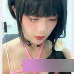 可爱网红容颜国色天香活泼美好的商品标题可能是：迷人可爱的网红容颜，展现国色天香的活泼美好
