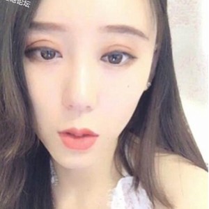 虎牙美女艾薇儿baby：欧美巨星神曲直播，化妆cos资源福利姬，私拍长相无敌！