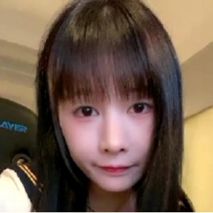 转载搬运的美少女裤裤资源，1V视频大小为363MB，在百度盘中。