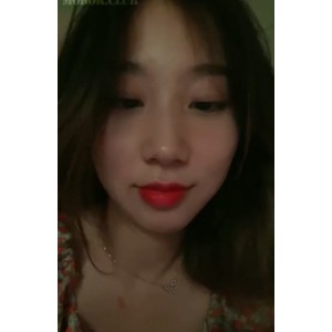 青春学生妹子偷偷玩手机直播叔叔身体检查850m视频百度盘