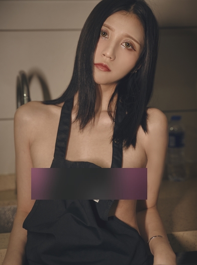 Cazi姬纪115张写真:细腻颜值、身材粉嫩、手感细腻,1.02G七套精选照片