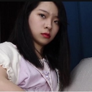SexyAsianGirlsFeet-YiYi展示性感油亮肉丝小脚丫