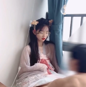 视频不见星空:经典剪辑版,精彩镜头+服装搭配,看直播亲密动作,马桶+镜子!