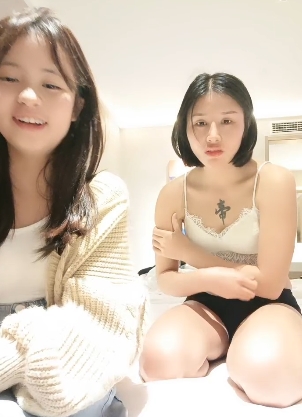 斗鱼超人气稀缺姐妹花酒店双人游戏实录:中规中矩年轻敢玩会玩资深大哥Y乱高情绪绅士斗鱼热门超人气稀缺姐妹花齐上阵:江梦雨与江梦灵的酒店双人游戏实录,中规中矩年轻又
