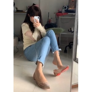 《无敌小姨妈：腿控足控精彩合集，室外刺激诱惑，让你无法抗拒！》