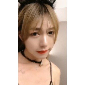 『19岁男人“伪娘粥粥”，完美身材+5个G，抖音网红人妖带你见识不一样的美』