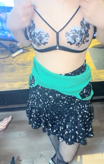 虎牙神秘女神泽美,室外激战久妖站,激发魅力!
