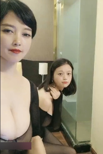 虎牙爆R美魔女:小海媚极品成熟女人1V-745m,禁忌百合情,如虎似狼,饥渴难耐