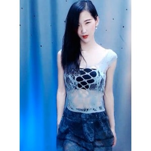 小小兔：虎牙性感女主播作品合集，颜值与身材并存