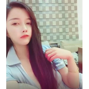 享受，更是一种情感的碰撞。观众们可以在她的直播中找到自己的欢乐和慰藉，同时也能感受到一种独特的亲近感。如果你也对这位虎牙主播感兴趣，不妨来看看这个最新定制合集，