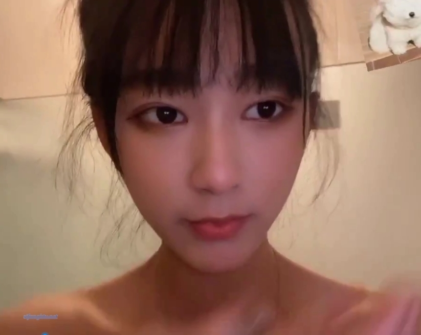 幽默达人jiakai39在twitter上创作的《佳凯小仙奶》视频,大小不一,粉丝不断增长!