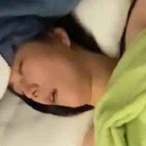 奇怪玩具喂糖美女健身红套装扒拉神秘处视频707MB百度云