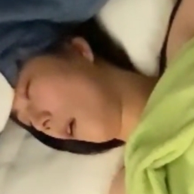奇怪玩具喂糖美女健身红套装扒拉神秘处视频707MB百度云