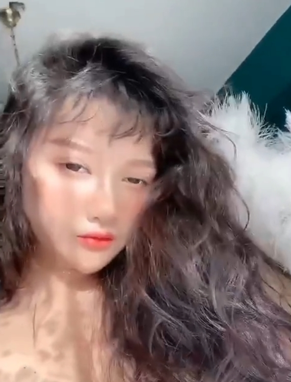 利视频合集是一份绝对值得收藏的珍品。无论是想要欣赏她的表演,还是纯粹为了收藏,这份12.4g的视频内容绝对不会让你失望。快来收藏这份小尤奈的福利视频合集,让她的