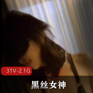 神猛柃丝女神自拍视频大放送，学校教室内的小姐姐腿腿诱人，车衣下水道一览无余！