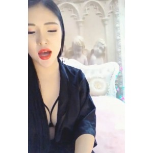 完美身材美女主播内衣秀，4V高清1.26G视频，永链失效不补