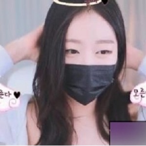可爱韩国主播展示的精彩作品