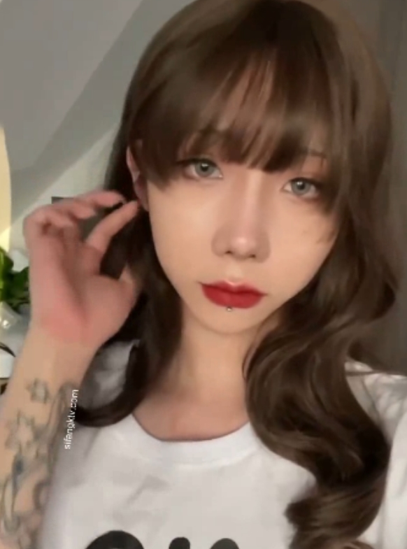 TS主播十六夜淚付费福利合集:4个视频1208P画质,时长17秒,含3个GIF,2.23G文件大小