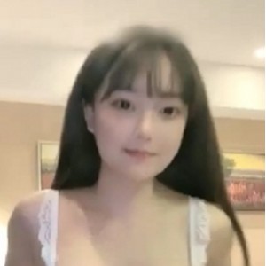 精选清纯萌妹：声音甜美、身体微胖的肉肉宝贝