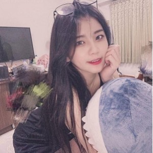美女主持人被指教成小小狗，宝岛情侣自拍，77P2V821M百度盘永久链接