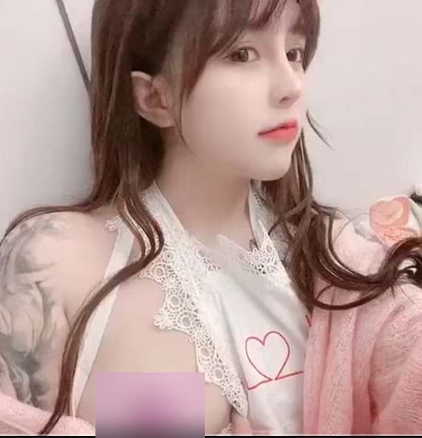 网红{{网红名字}}私密资源:高颜值美图短视频珍贵合集,来自{{杜撰地名}}的{{杜撰职业}}的海滩、游泳池私密照片,让你感受到爱情的美好。