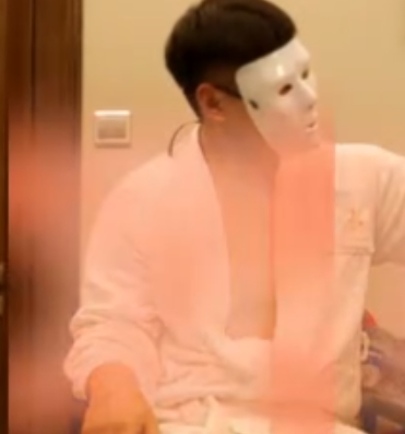 但她独特的风格和丰富的内容仍然吸引着一批忠实的粉丝。快来看看她的视频,小合集等你来探索!