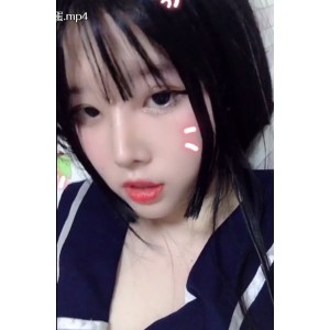 个视频合集以可爱萌妹为主角，包含21个视频，总大小为3.4G，吸引了众多网友的关注。标题为：“清新可爱萌妹视频小合集[21V+3.4G]”