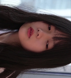 引着人们的眼球,展现出美女的魅力和自信。想要一睹这位高挑美女的风采,赶紧下载观看吧!