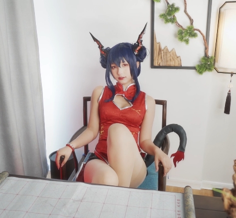抖音女神神樂坂真冬Cosplay视频合集,日系动漫经典美女,白色丝袜蝴蝶结鹿角,3集761M