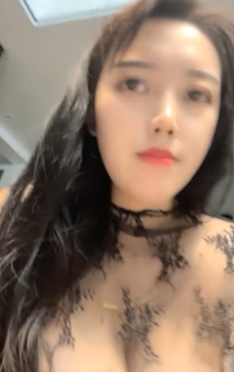 球膜早川奈子:收费房KTV自拍视频,1080v/92G,魅力无限