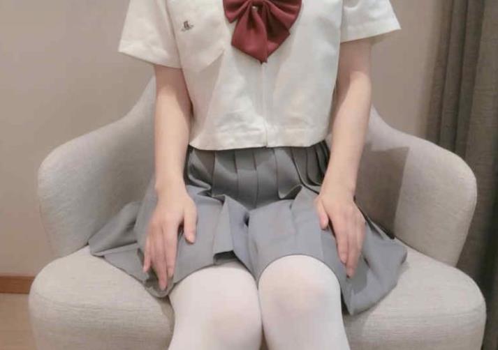 洛美luomei22民国少女白丝网格袜合集10.2G美腿诱惑