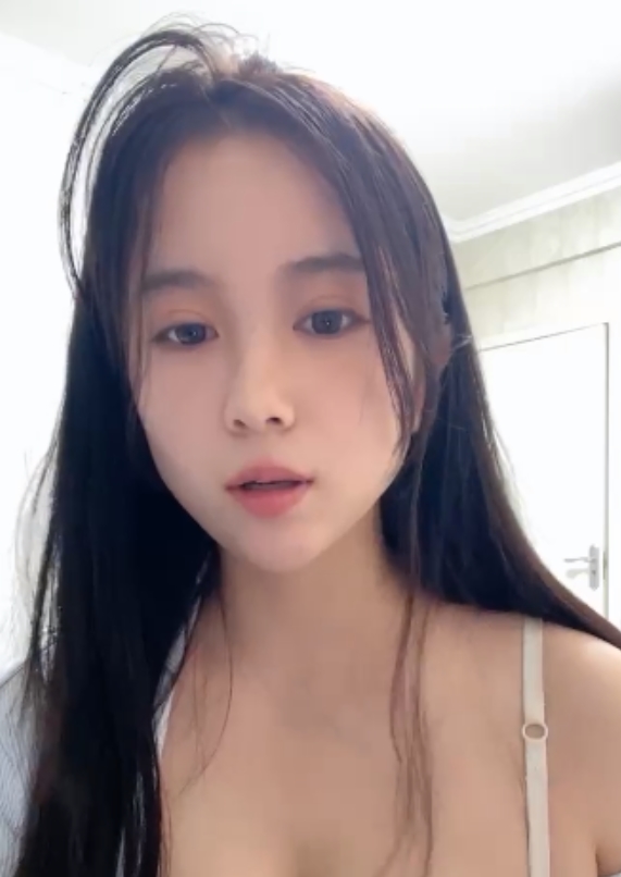 00后小姐姐漂亮馒头女神视频大合集,3个视频4.4G,闷骚感觉,百度盘下载