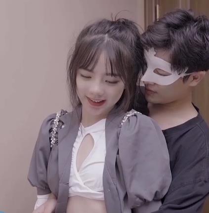 抖音火爆话题：潘甜甜三部曲青春靓丽16岁同学观看