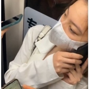 地铁内的近距离悄悄俯拍，揭秘各款内衣